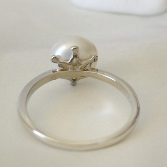 White freshwater pearl ring starfish setting in Sterling Silver - Picture 2 of 5